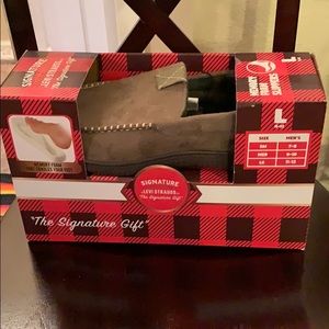 Men signature Levi Strauss memory foam slippers